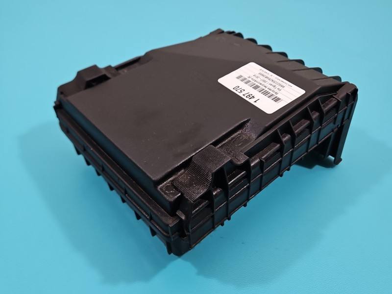 Блок предохранителей Volkswagen Tiguan 1K0937132F