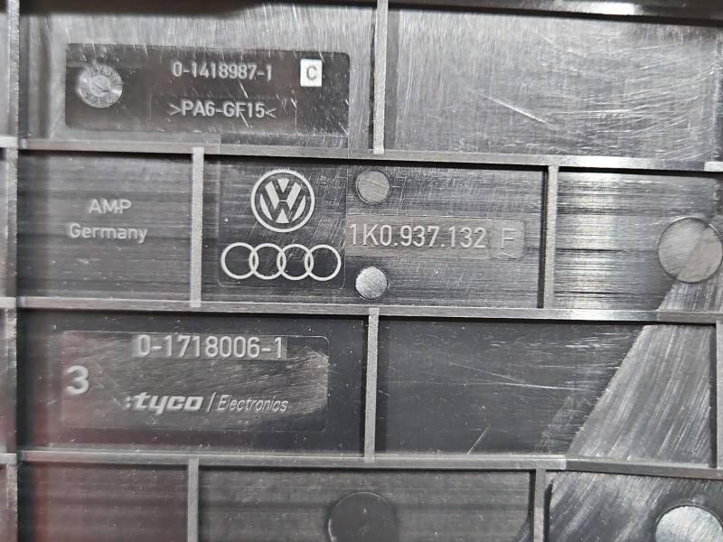 Блок предохранителей Volkswagen Tiguan 1K0937132F — фото детали 6