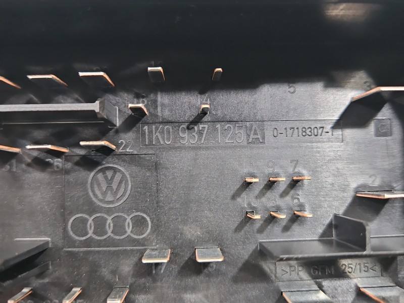 Блок предохранителей Volkswagen Tiguan 1K0937132F — фото детали 9