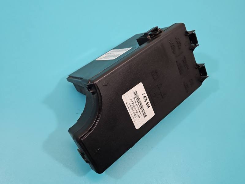 Блок предохранителей Jeep Compass P04692341AD