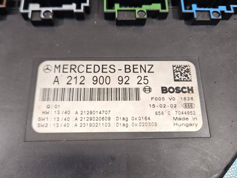 Блок запобіжників Mercedes E W212 A2129009225 — фото деталі 4