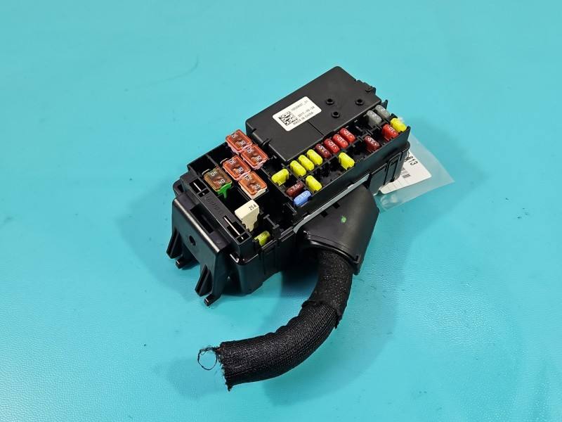Блок запобіжників Opel Astra K 15533697