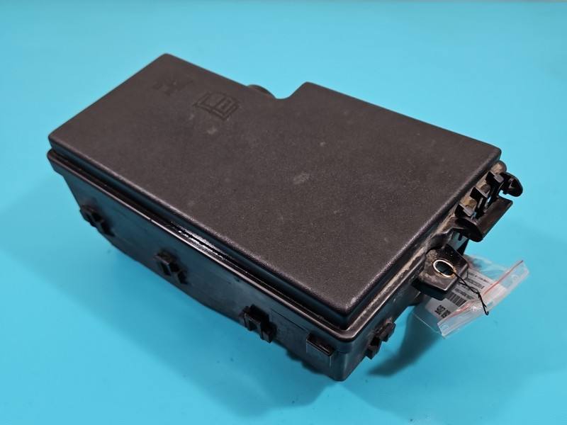 Блок предохранителей Ford Focus EM5T-14K733-BGA