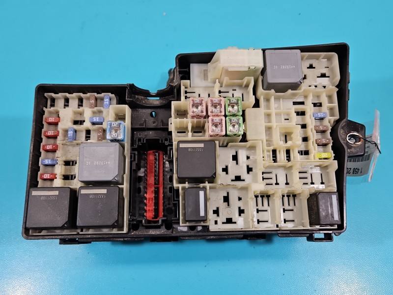 Блок предохранителей Ford Focus EM5T-14K733-BGA — фото детали 3