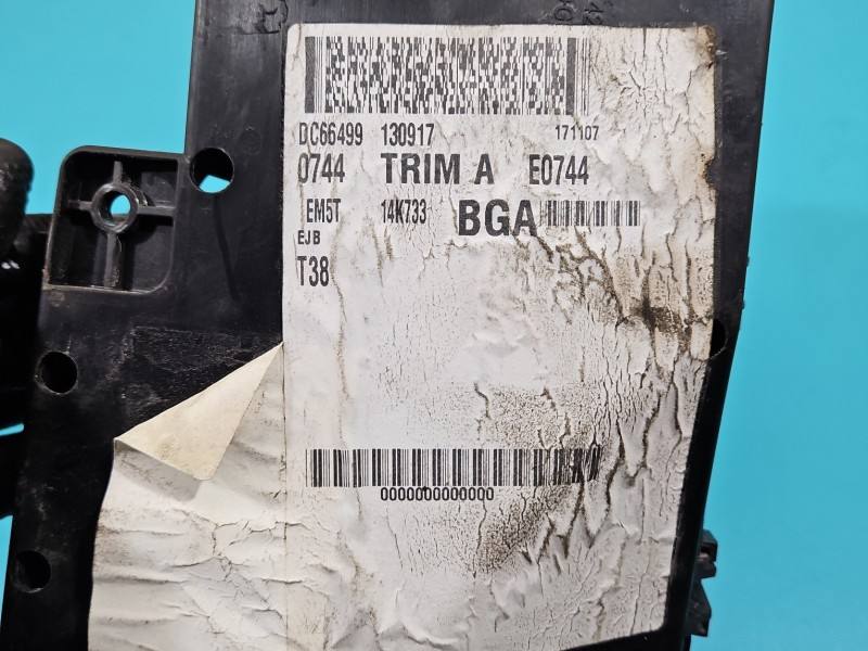 Блок предохранителей Ford Focus EM5T-14K733-BGA — фото детали 9