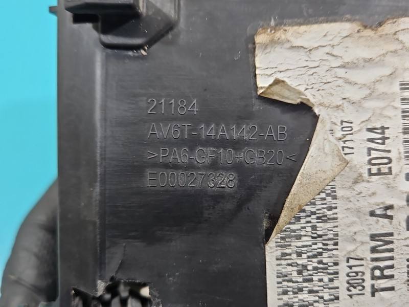 Блок предохранителей Ford Focus EM5T-14K733-BGA — фото детали 10