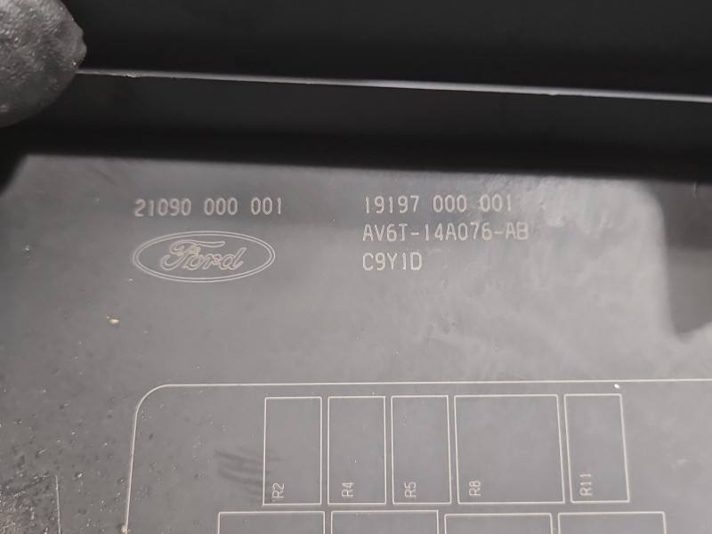 Блок запобіжників Ford Focus AV6T-14A142-AB — фото деталі 4
