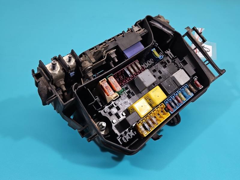 Блок запобіжників Mercedes B W246 A2469980601