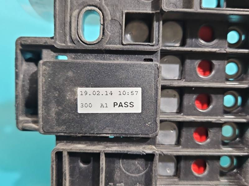 Блок предохранителей Tesla Model S 1013272-00-E — фото детали 4