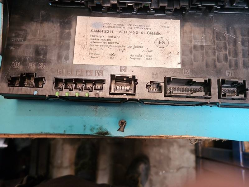 Блок предохранителей Mercedes E W211 A2115452101 — фото детали 3