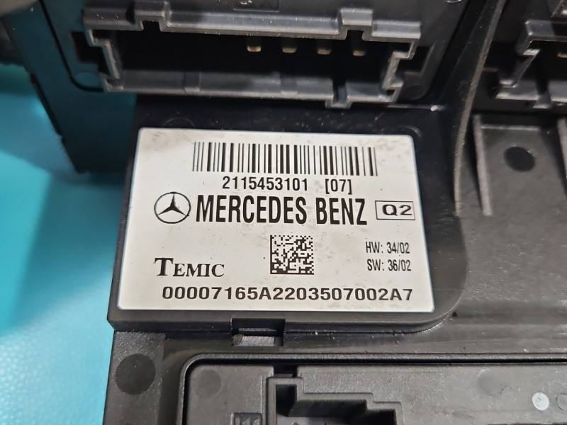 Блок предохранителей Mercedes E W211 2115453101 — фото детали 6