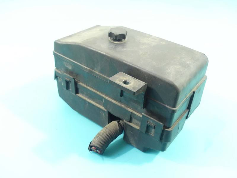 Блок предохранителей Hyundai Trajet 91220-3A021