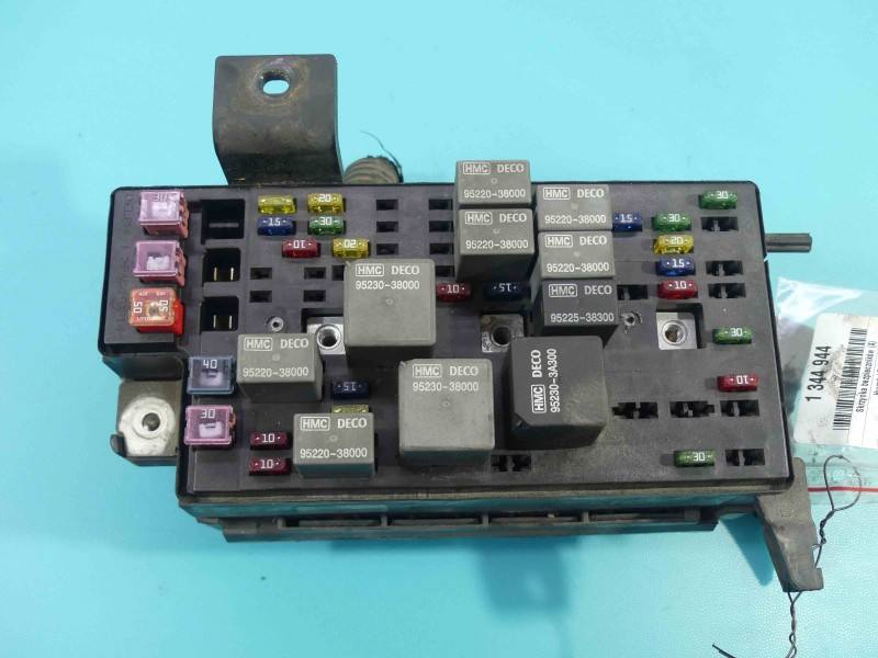 Блок предохранителей Hyundai Trajet 91220-3A021 — фото детали 8