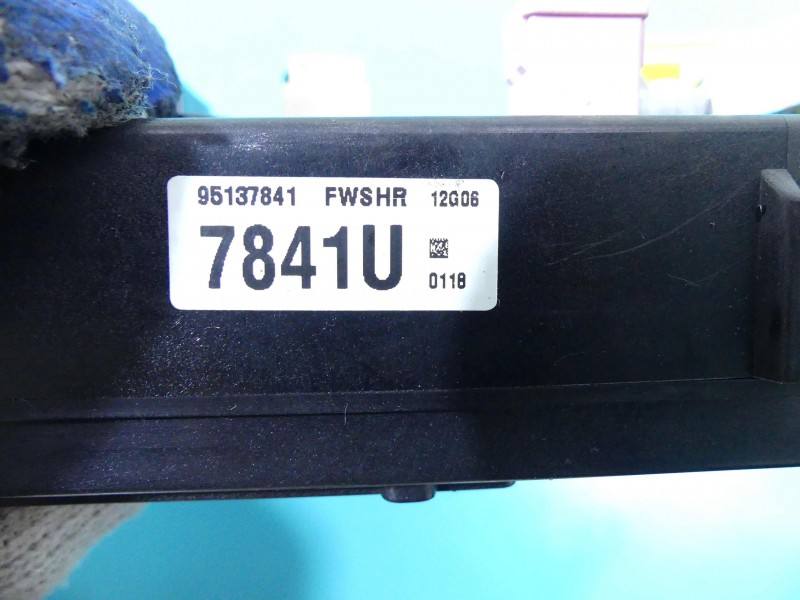 Блок предохранителей Chevrolet Captiva 95137841 — фото детали 4