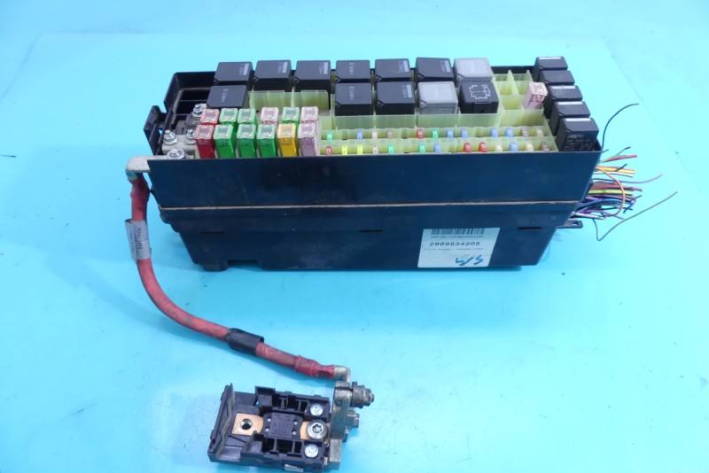 Блок запобіжників Land Rover Range Rover AH32-14290-GB