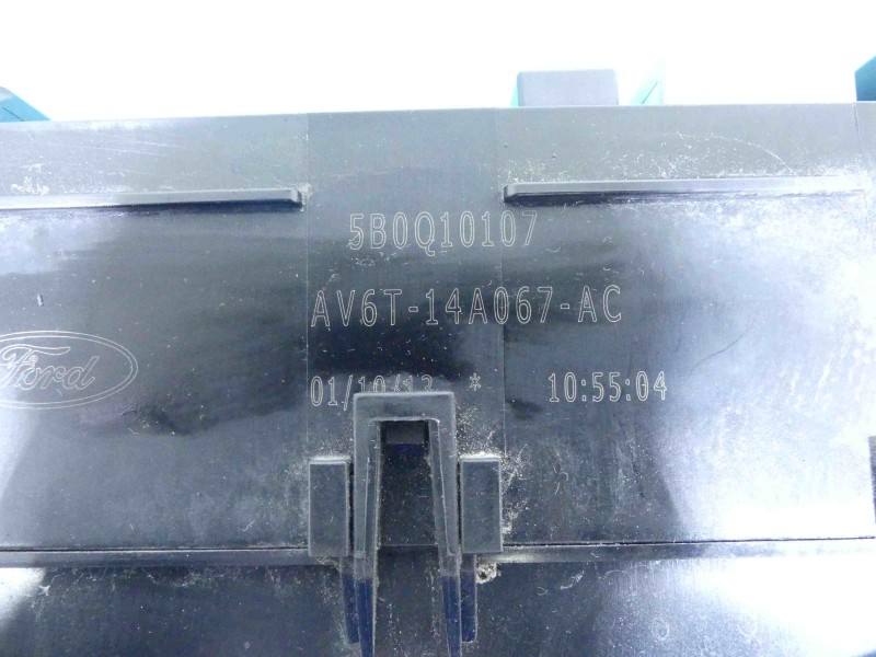 Блок предохранителей Volvo V40 AV6T-14A067-AC — фото детали 4