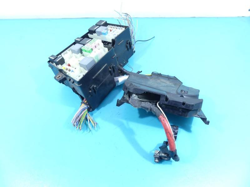 Блок запобіжників Ford Focus AV6T-14A142
