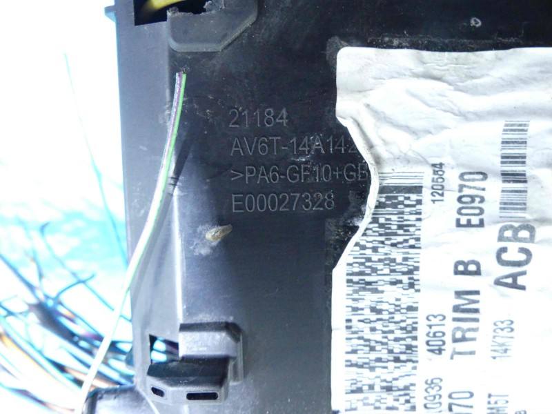 Блок запобіжників Ford Focus AV6T-14A142 — фото деталі 6