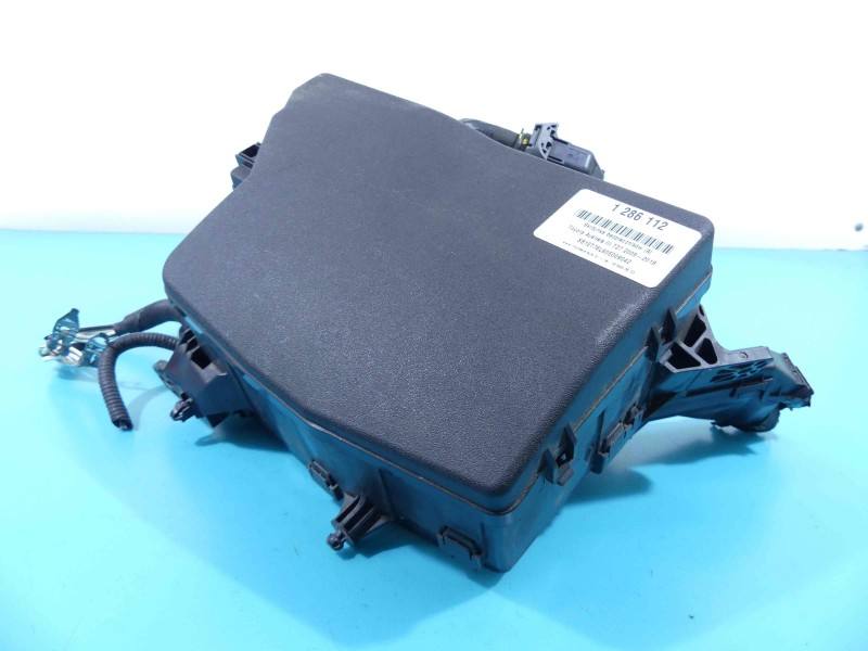 Блок запобіжників Toyota Avensis T27 82111-05Z10