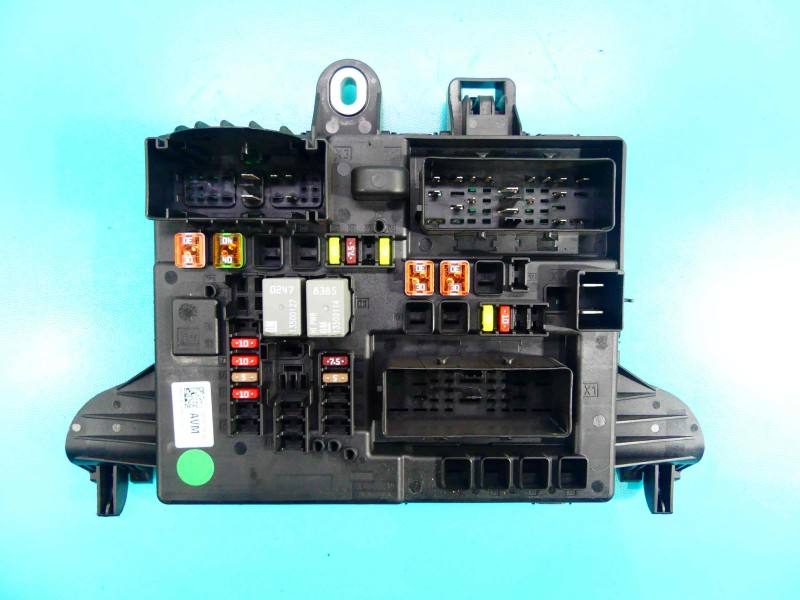 Блок запобіжників Opel Insignia 544949969