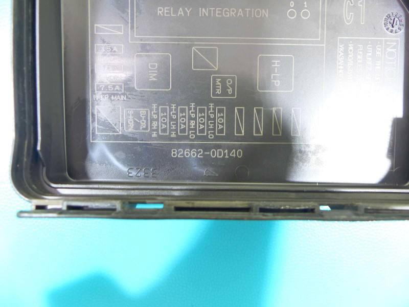 Блок предохранителей Toyota Yaris 3 82662-0D140 — фото детали 9