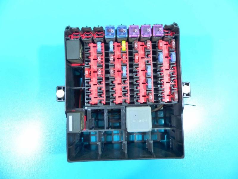 Блок предохранителей Ford Fiesta C1BT-14A005-AUA — фото детали 2