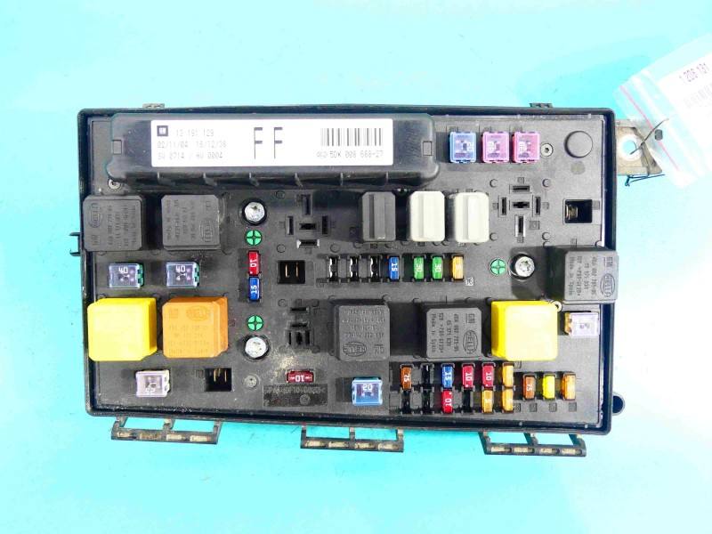 Блок запобіжників Opel Astra H 13191129