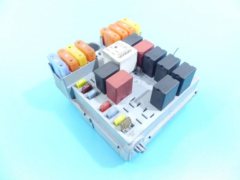 Блок предохранителей Fiat Croma 51804118