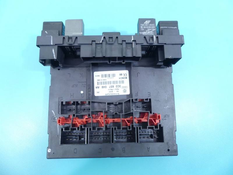 Блок предохранителей Volkswagen Jetta 3C0937049AH — фото детали 3