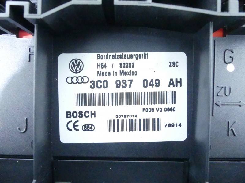 Блок предохранителей Volkswagen Jetta 3C0937049AH — фото детали 6