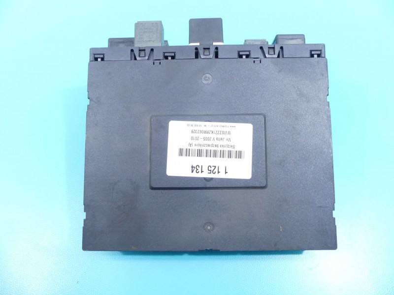Блок предохранителей Volkswagen Jetta 3C0937049AH — фото детали 7