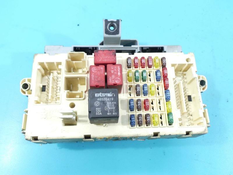 Блок запобіжників Fiat Stilo 46797609