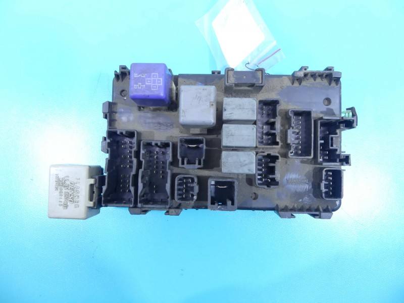 Блок предохранителей Toyota Matrix 82641-01040 — фото детали 2