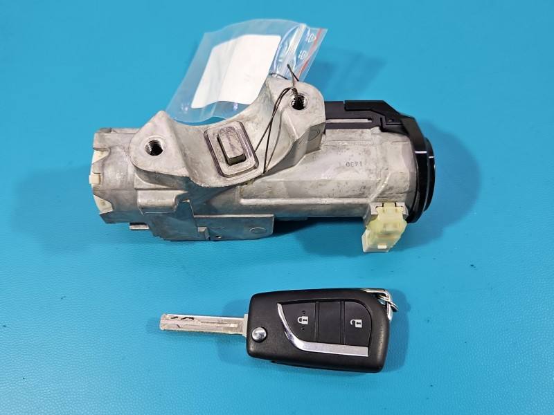 Замок запалювання Toyota Yaris 4 89782-02120