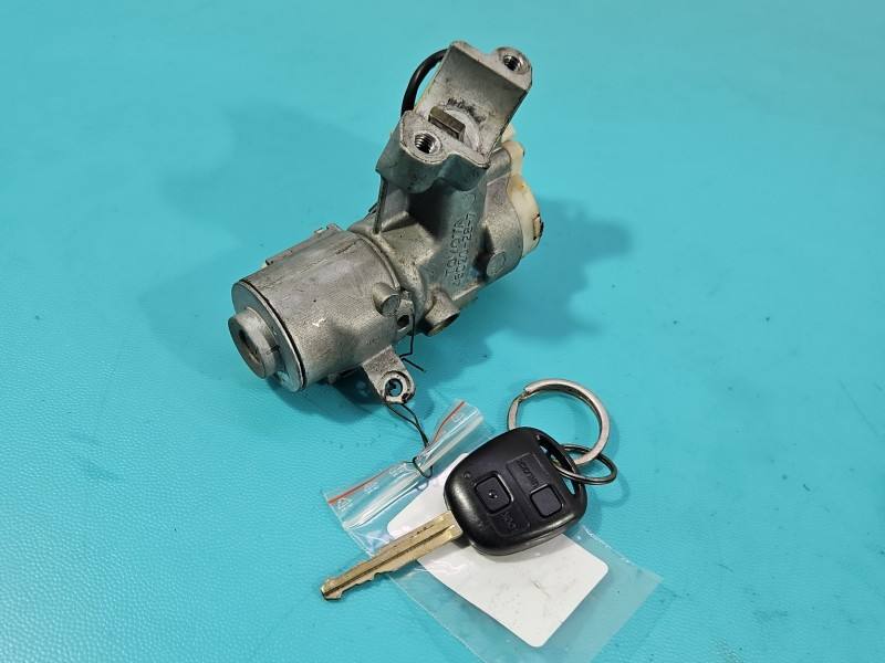 Замок запалювання Toyota Avensis Verso 45020-28-7