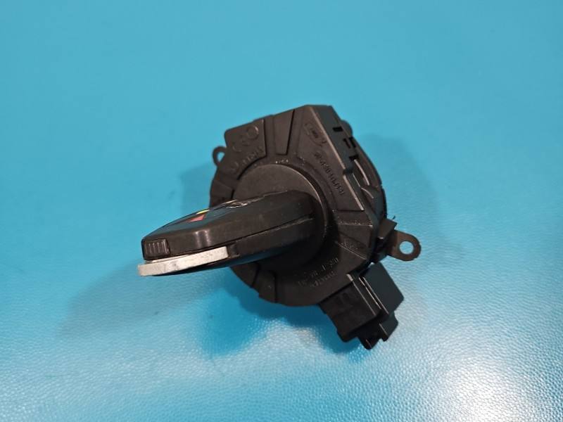 Замок зажигания Volvo V50 30768035
