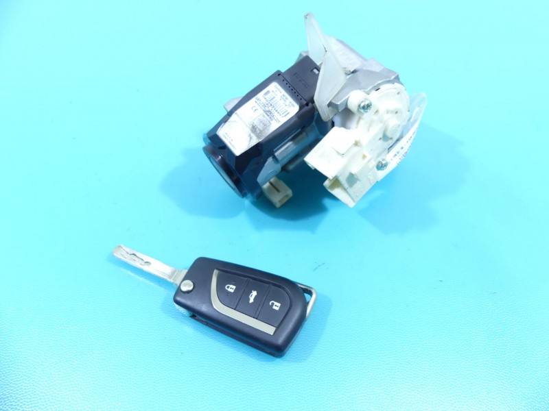 Замок зажигания Toyota Verso