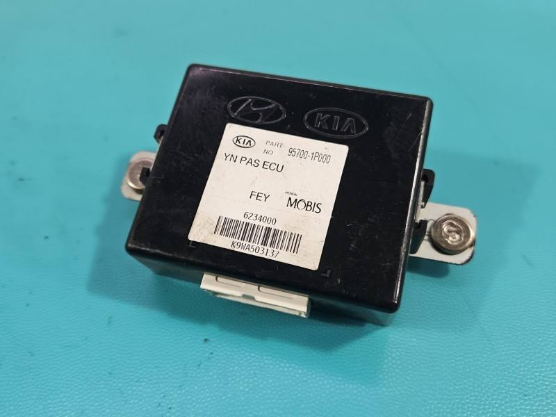 Блок керування парктроніком Kia Venga 95700-1P000
