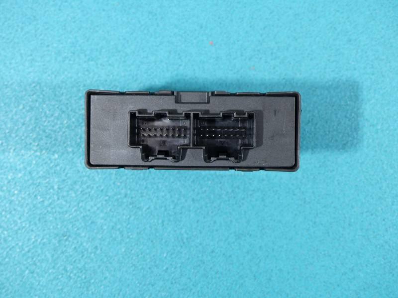Блок керування парктроніком Opel Astra K 13521136 — фото деталі 3