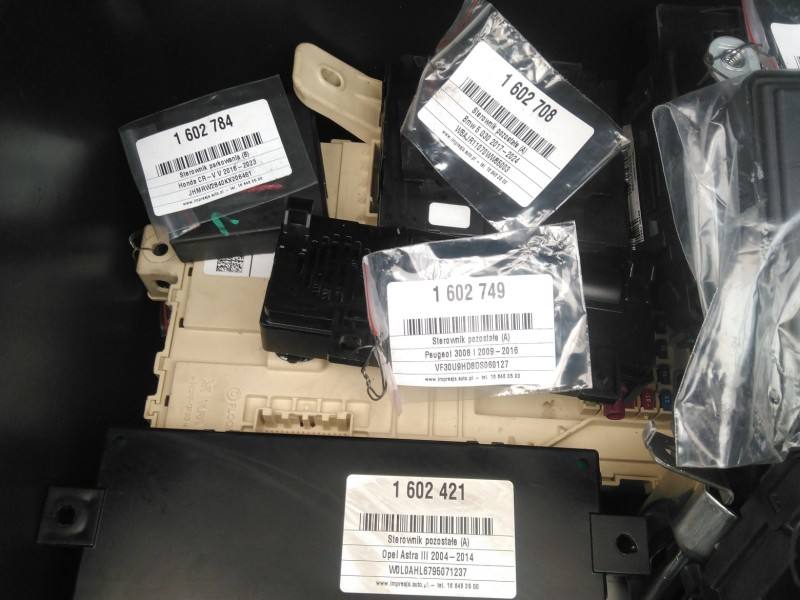 Блок керування модуль Peugeot 3008 980186248002 — фото деталі 7