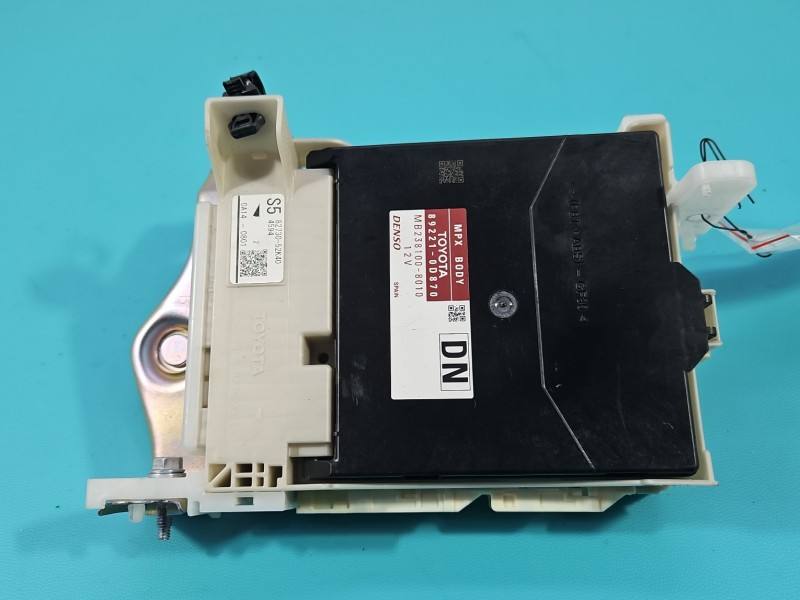 Блок керування модуль Toyota Yaris 3 89221-0D870 — фото деталі 3