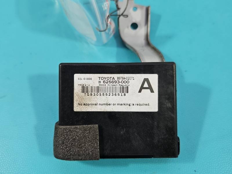 Блок керування модуль Toyota Auris 89784-02071 — фото деталі 2