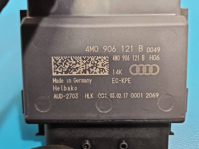 Блок керування модуль Audi Q7 4M0906121B — фото деталі 3