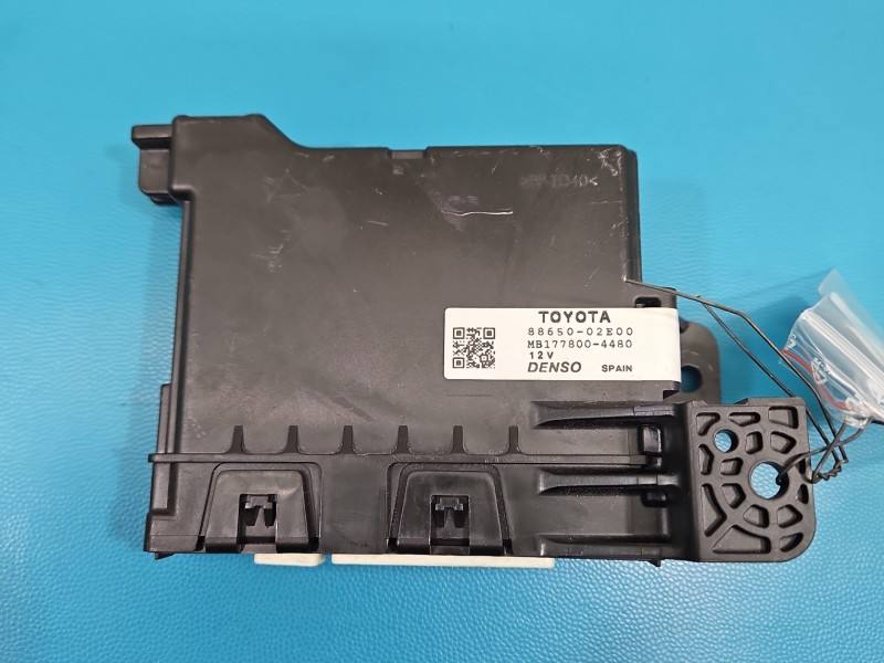 Блок керування модуль Toyota Auris 88650-02E00 — фото деталі 2