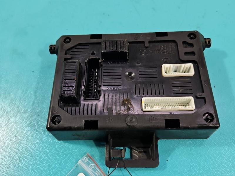 Блок керування модуль Renault Modus 8200652285 — фото деталі 3