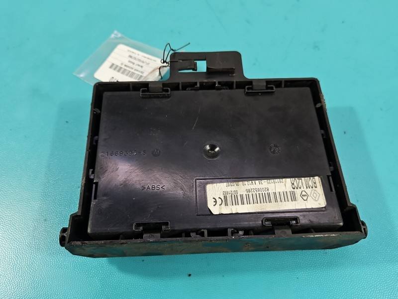 Блок керування модуль Renault Modus 8200652285 — фото деталі 4