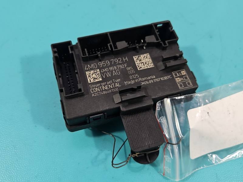 Блок керування модуль Audi A4 B9 4M0959792H