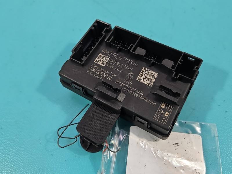Блок керування модуль Audi A4 B9 4M0959793H