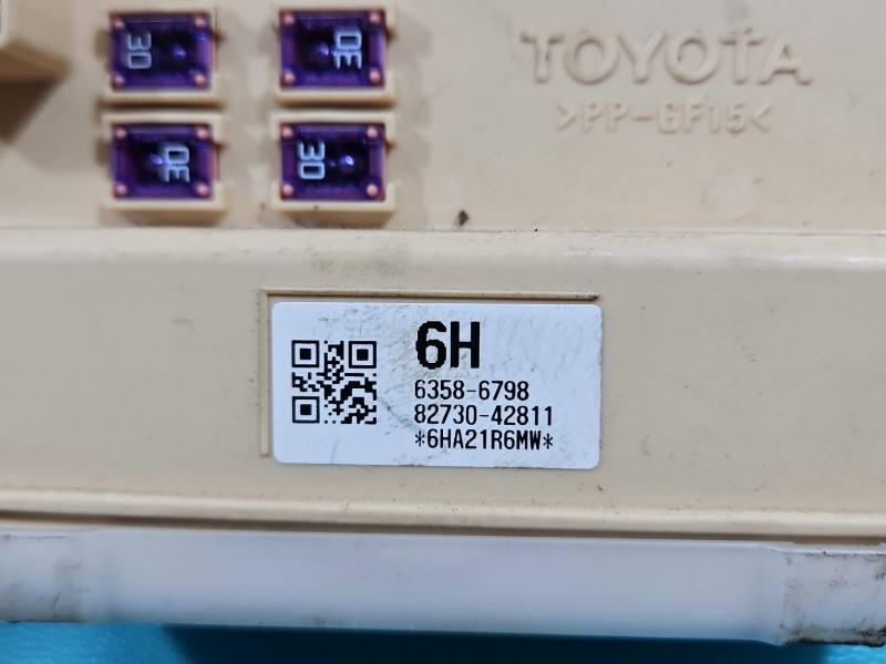 Блок керування модуль Toyota Rav4 82730-42811 — фото деталі 3