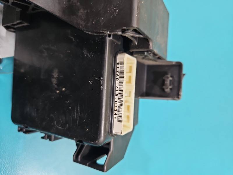 Блок керування модуль Toyota Land Cruiser 82731-60250 — фото деталі 3